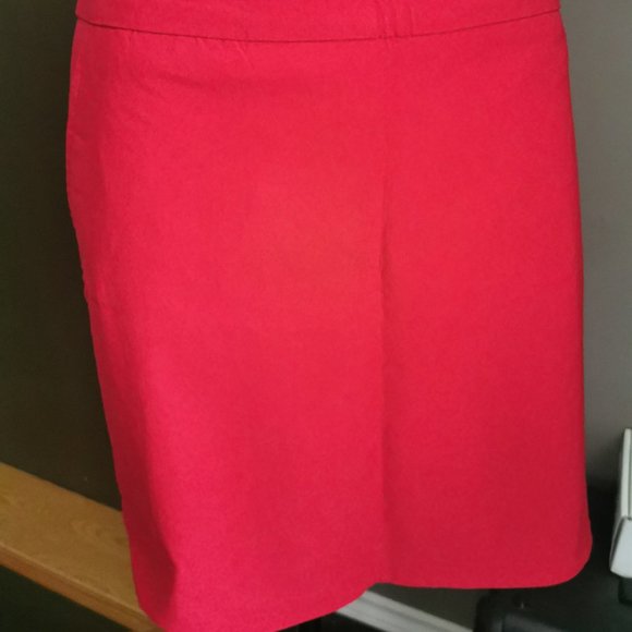 S.C.&Co. Tummy Control Printed Skirt (Red) - Picture 3 of 7